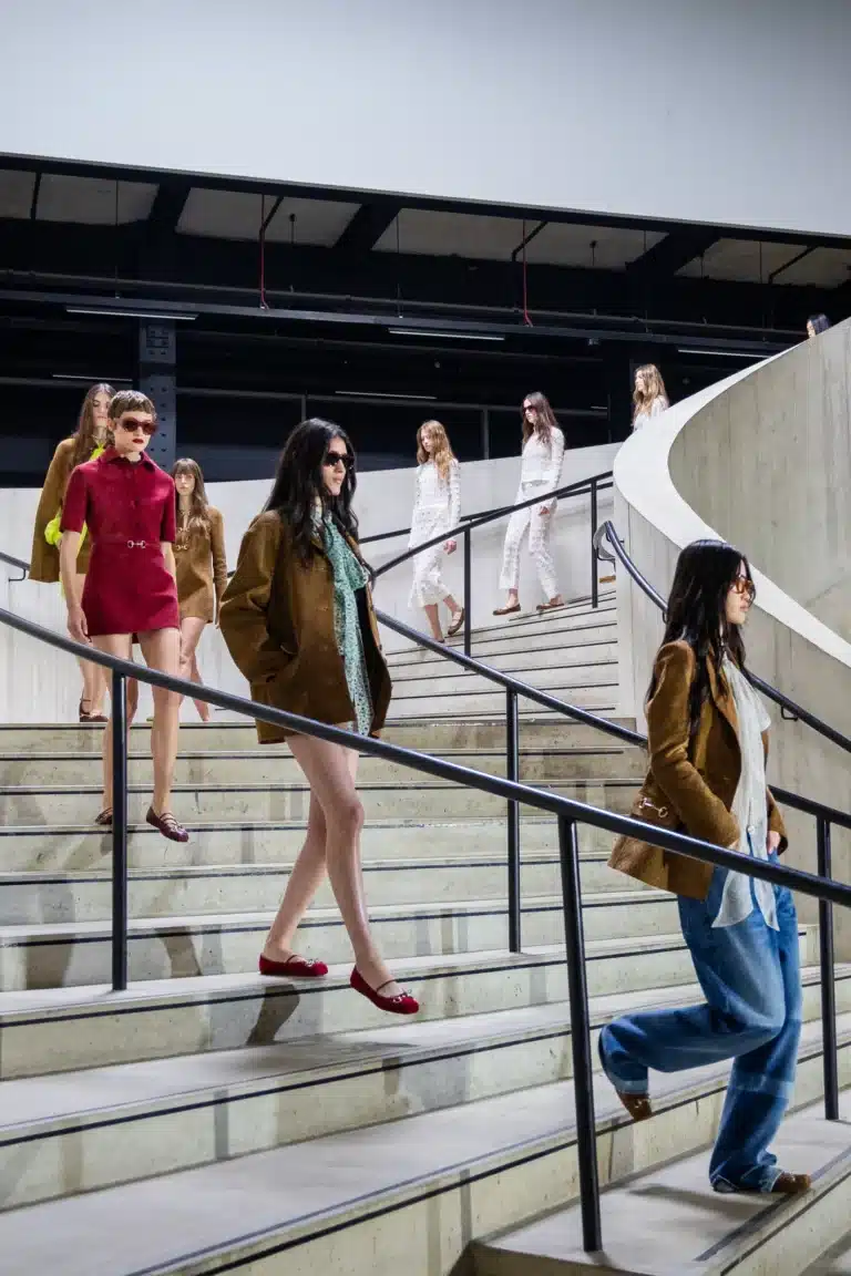 Lire la suite à propos de l’article Everything you need to remember from the Gucci cruise 2025 fashion show unveiled in London